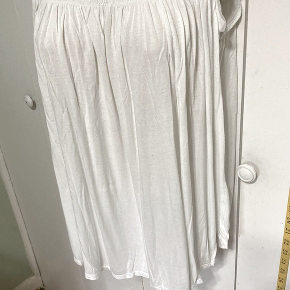 Ann Taylor LOFT Shirred Smocked Flutter Sleeve White Swing Top Womens Medium - Picture 13 of 16